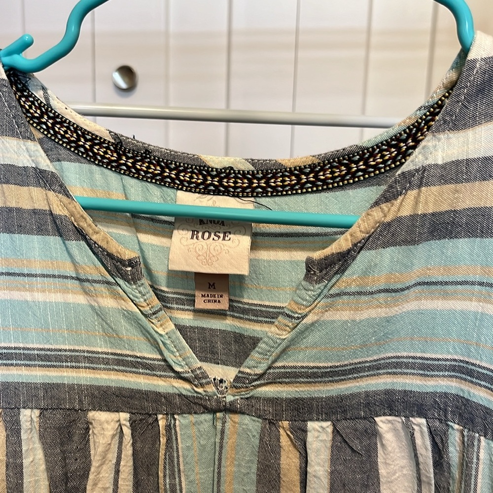 Linen Top - Picture 2 of 3